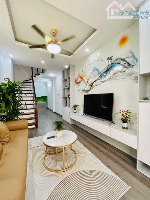 Bán nhà Đại Từ, Hoàng Mai, lô góc 2 thoáng, gần ô tô, 40m2, 7.3 tỷ