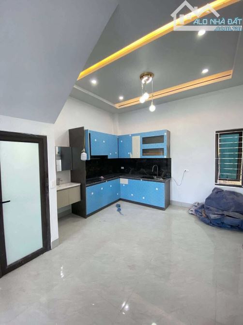 Bán nhà trong ngõ đường Liên Hà 1 ngõ to