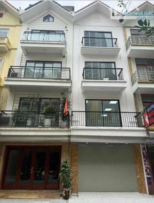 GIA ĐÌNH CẦN BÁN NHÀ NGÔ THÌ NHẬM 50M2 X5 TẦNG MẶT TIỀN 4M  SỔ PHÂN LÔ VỈA HÈ - Ô TÔ TRÁNH
