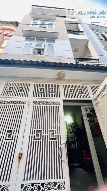 CMT8. Q10. Gần 60m2. Ngang 5m cực đẹp. 4 tầng Kiên cố 5PN. ST. Chỉ 10.x tỷ.