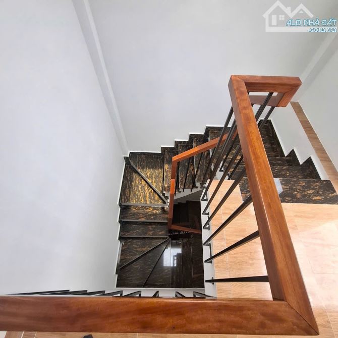 BÁN NHÀ SÀI ĐỒNG.  60M. 5 TẦNG . NHỈNH 6 TỶ