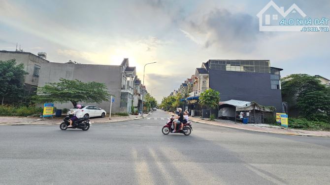 4ty050 TL 99,3m2 đất 2 mặt tiền, ngang 7,5m kinh doanh được cà phê, hàng ăn...p.Bình Chuẩn