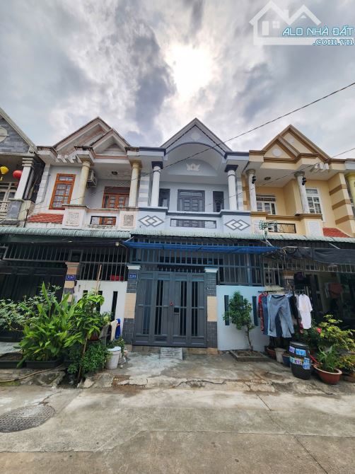 3ty7 TL 60m2 nhà 1 trệt 1 lầu gần chợ Tân Long 200m, p.Tân Đông Hiệp, Tp.Dĩ An