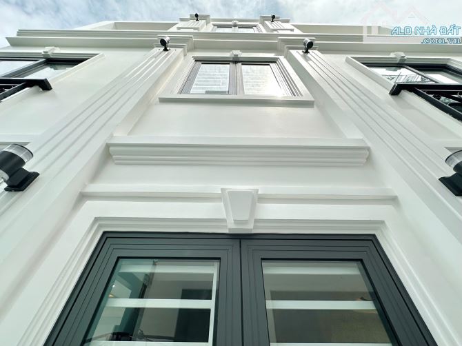 Bán nhà 3 tầng, 43m2, 4PN, gần MT Đoàn Thị Điểm, 8.6 tỷ