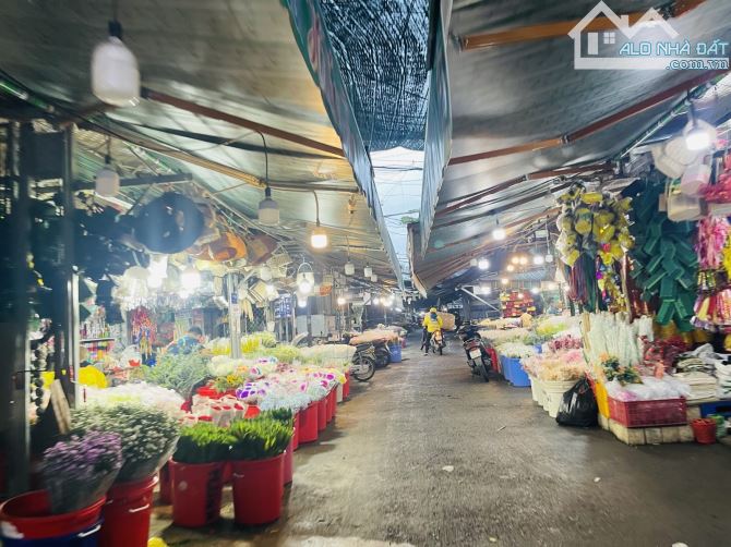 Hẻm xe hơi ngay Chợ hoa Hồ Thị Kỷ. Gần 50m2. 2 tầng. 2Pn. Sổ đẹp. Giá 8,x tỷ.