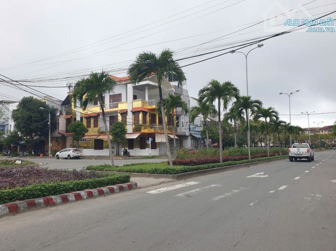 Bán Đất Trần Thánh Tông, Thông Vương Thừa Vũ và Vân Đồn