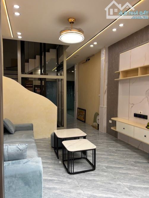 SIÊU PHẨM NGỌC THỤY.NHÀ ĐẸP DÂN XÂY. THANG MÁY. FUN NỘI THẤT. DT: 45M . 4 TẦNG. GIÁ HƠN 8