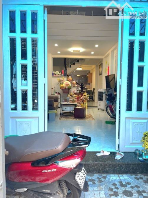 Hẻm xe hơi Thông Tô Hiến Thành. Q10. Gần 70m2. 5 tầng. 6PN. ST. Giá 13.2 tỷ.