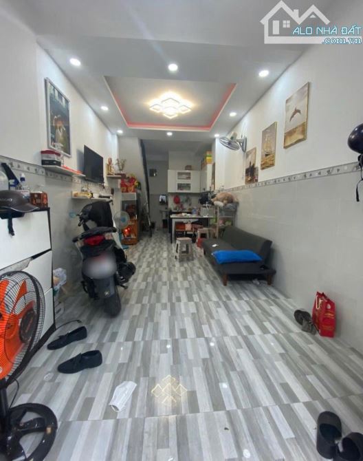 Bán nhà Tân Phú, Nguyễn Sơn, 3,98tỷ, nhà 2 tầng, 3,1 nở hậu * 9m, 27m2, sổ hồng riêng