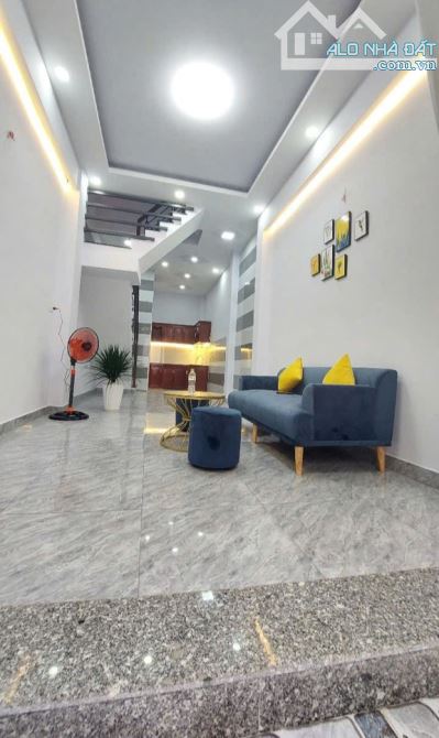 Bán nhà Bình Tân, 39m, giá 3,95tỷ, 3,3*12m, sổ hồng riêng