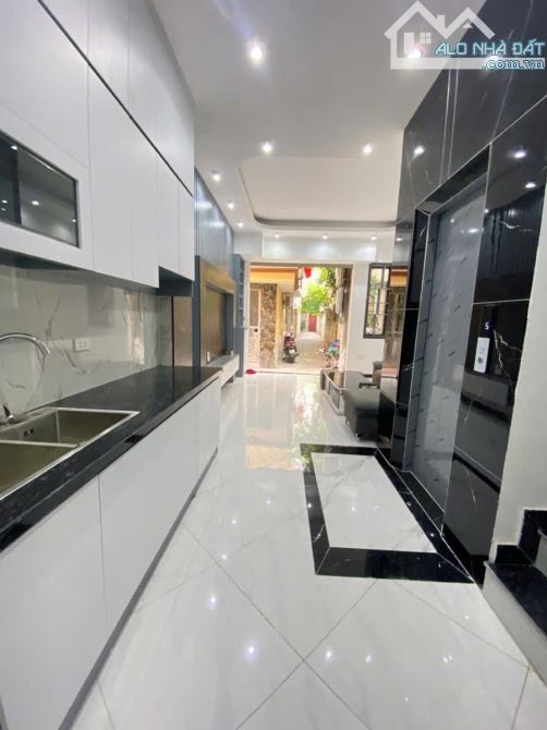 BÁN NHÀ NGÕ 376 KHƯƠNG ĐÌNH 32m2 6 TẦNG MT 4m CHỈ 8.2 TỶ, THANG MÁY- XÂY MỚI, GẦN PHỐ