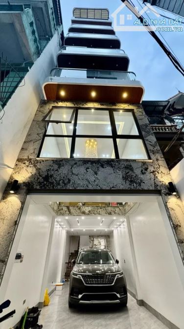 Bán nhà Lâm Hạ Long biên 45m 7 tầng giá 16.8 tỷ ô tô đỗ cửa