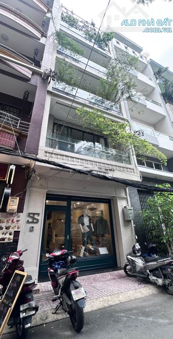 Bán nhà HXH Siêu VIP Trần Hưng Đạo, Quận 1 - DT:4x20m - Nhà 5 Tầng mới đẹp - Giá 27 tỷ