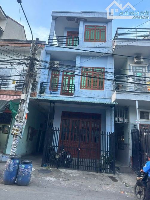 BÁN NHÀ TRỆT 2 LẦU KHU XÓM VẮNG DĨ AN , DT 151M, THU NHÂP 17TR/TH, CÓ 12P