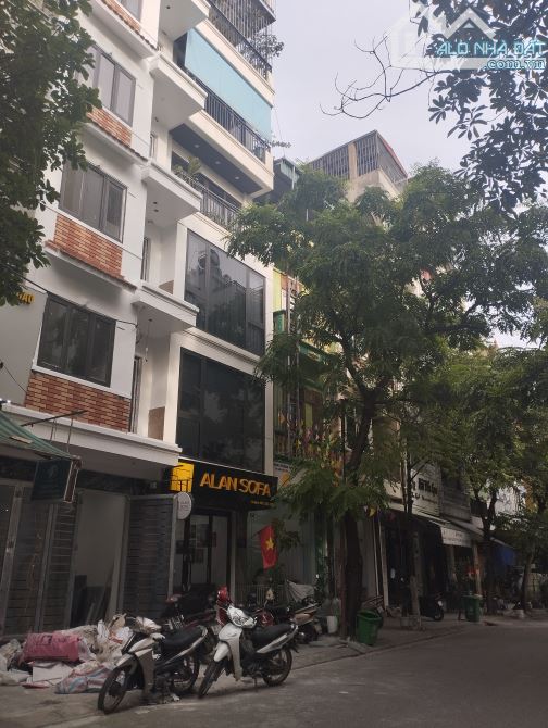 PHÂN LÔ VỈA HÈ VĂN QUÁN HÀ ĐÔNG - KINH DOANH - Ô CHỜ THANG MÁY Dt