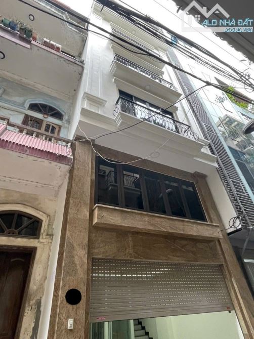Nhà đẹp ở luôn Hoàng Quốc Việt Cầu Giấy Sổ vuông 60m 6 tầng MT5m1 Giá 23 tỷ Ngõ ô tô tránh