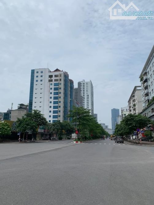 (HÀNG MỚI) MẶT PHỐ TRẦN THÁI TÔNG - 98M2 MẶT TIỀN TO - VỊ TRÍ LÔ GÓC CỰC ĐẮC ĐỊA