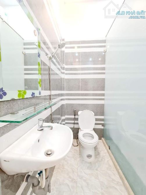 Bán nhà chính chủ hẻm 5m gần chợ xóm mới p16 Gò Vấp.Giá 5,3tỷ - 11