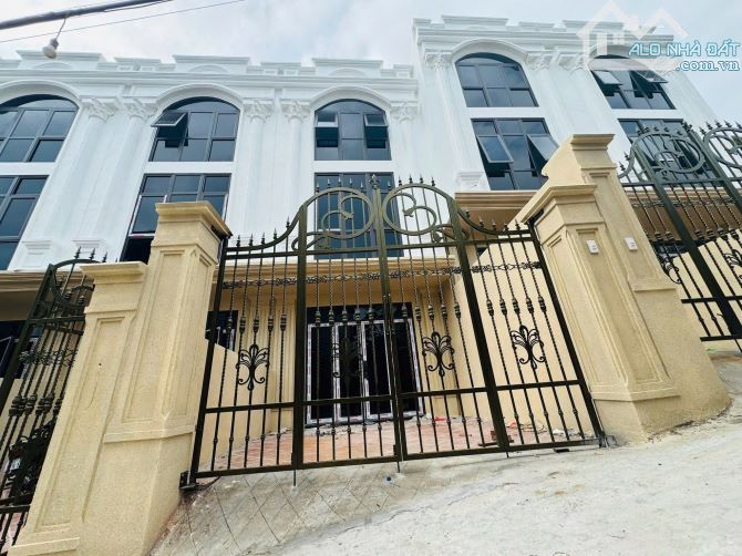 Hiếm có duy nhất 1 căn 3T x 60m2 có sân gara ôtô riêng biệt nhà gần đại học Thể Thao 3.5tỷ - 1