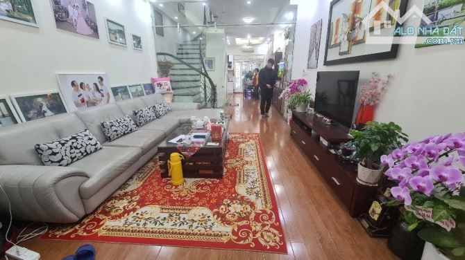 Bán nhà Nguyễn Thị Định, gara ô tô 7 chỗ, thang máy, gần phố, 60m2, giá bán 17,8 tỷ - 1