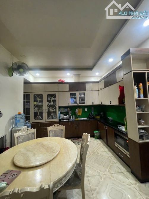 Bình Tân, Mặt tiền nhựa Kinh doanh, Nhà đẹp 3 Tầng, 118m2, ngang 5.2m,giá rẻ - 1