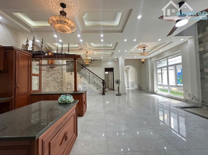 Siêu vip..Bán biệt thự 2 lầu toạ lạc P. Thống Nhất trung tâm Biên Hoà. 16x18m. Giá 27 tỷ. - 1