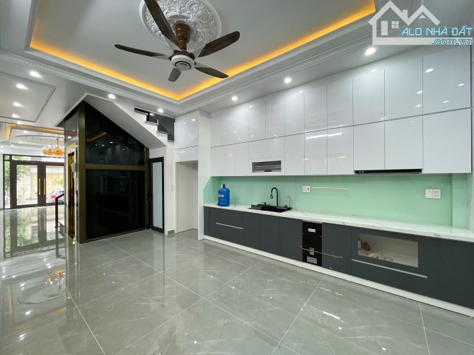 Nhà 4 tầng thang máy TĐC tuyến 3 Ngô Gia Tự - 79m2 ngang 4.5m - Đường 12m - 1