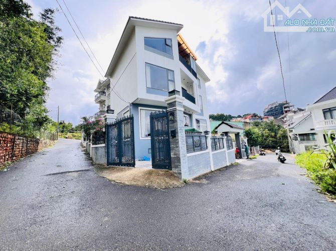🏡NGỘP BANK Bán căn Villa 2 mặt tiền, DT: 200m2 ngang 15m . Đường Vạn Hạnh , P8 , Đà Lạt - 1