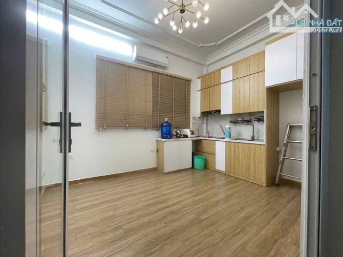 Quá đẹp!!! Bán Nhà phố Nguyễn Chí Thanh Đống Đa 50m2 5 tầng mt 4.1m - 1