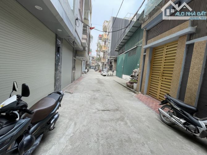 PHÂN LÔ Ô TÔ GIẢI PHÓNG , 76M2 , NGÕ TO NHƯ PHỐ , SỔ HOA HẬU , MẶT TIỀN 4,2M , 13,8 TỶ - 1