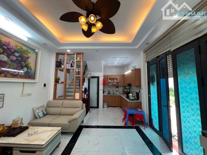 BÁN NHÀ LÔ GÓC  PHỐ THẠCH BÀN LONG BIÊN 6 TỶ 35m, MT 4m FULL NT  Ô TÔ, KD Gần AEON - 1