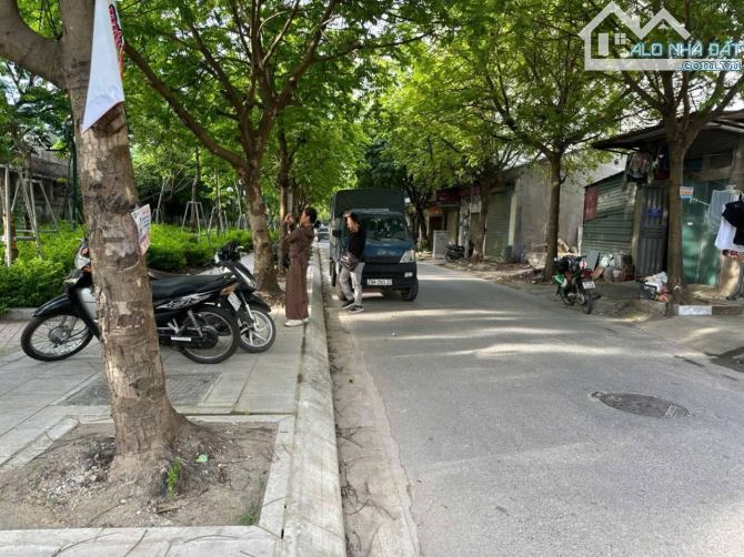 Trục Chính DV Cổng Đồng La Khê, view Công Viên. Diện tích 50 mét mặt tiền 4,2 mét 13,4 tỷ. - 1
