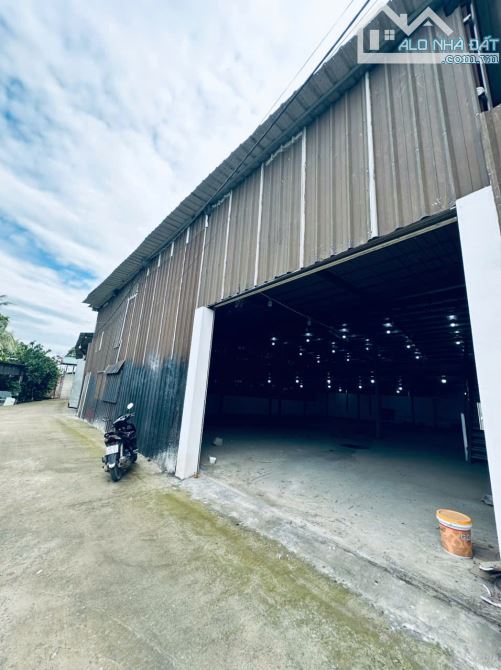 Cho thuê kho/xưởng DTSD 800m2 xa dân , sẵn VP tại Đông La, Hoài Đức. - 1