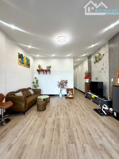 Biến CỰc Căn chủ kẹt tiền bán nhanh Căn nhà ở Tiền lân 18 Bà điểm 80m2 Sổ Hồng Riêng 750tr - 1