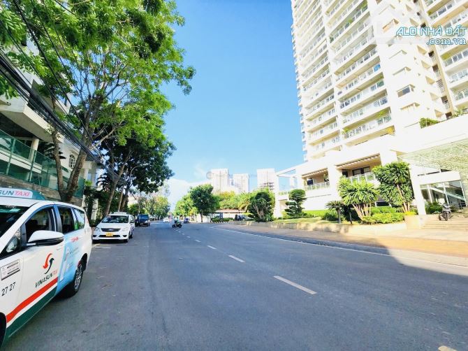Bán Đất Mặt Tiền Nguyễn Văn Hưởng,Thảo Điền,Q2 DT:877m2(30mx22m) Góc 2 Mặt Tiền Đẹp - 1