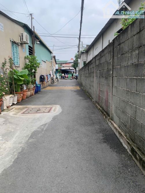 NHÀ GẦN CHỢ HÓC MÔN- 3,3 TỶ- C4- NGANG 4,04 X DÀI 14- DIỆN TÍCH SỔ 60 M2. NGAY TT HÓC MÔN. - 1