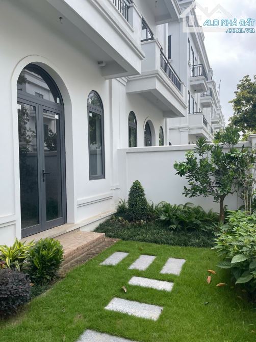 Bán biệt thự Dương Nội. 212m. Vỉa hè ôtô tránh. Giá đầu tư - 1