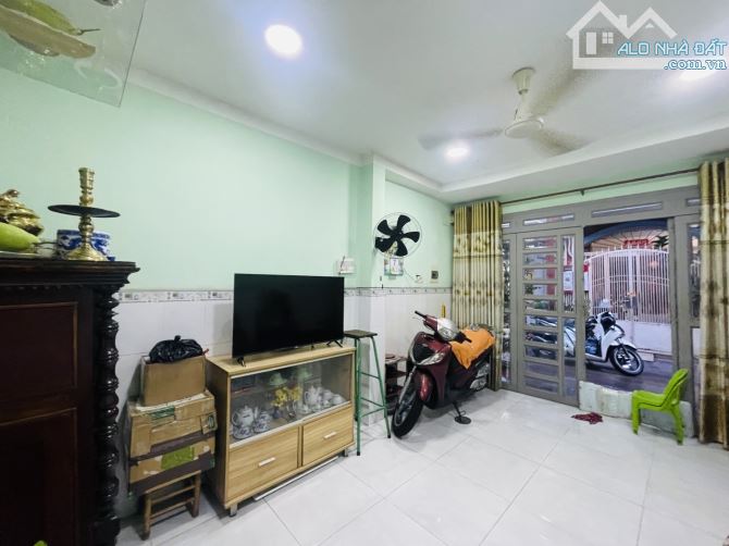 Hẻm xe hơi ngay Chợ hoa Hồ Thị Kỷ. Gần 50m2. 2 tầng. 2Pn. Sổ đẹp. Giá 8,x tỷ. - 1