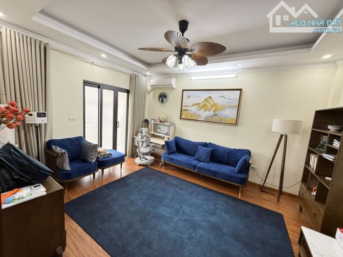 BÁN NHÀ PHÂN LÔ PHỐ HUỲNH THÚC KHÁNG - ĐỐNG ĐA - Ô TÔ NGỦ NHÀ -  Ở NGAY - 45m2 - 16,2 TỶ - 1