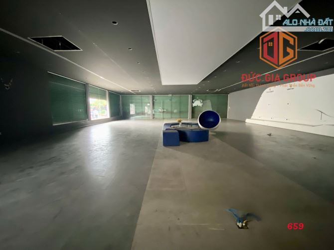 Giá thuê 100tr/tháng. Mặt bằng ngang 15x24 480m.góc 2mặt tiền Đồng Khởi,gần BVĐN - 1
