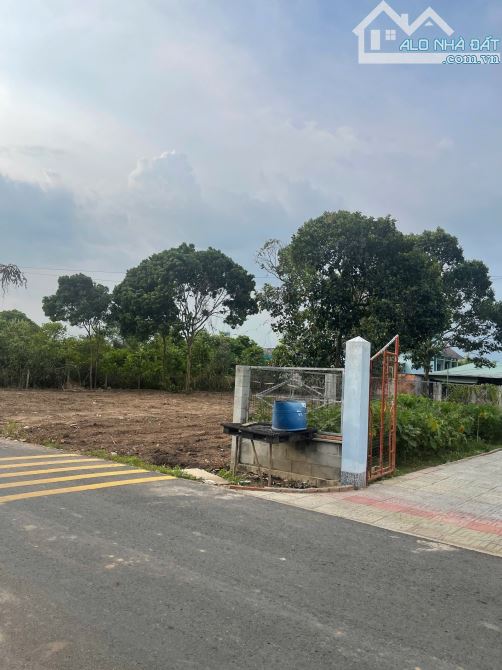 Bán đất trung tâm Phú An 5x42m, đất đẹp xây nhà sân vườn rộng