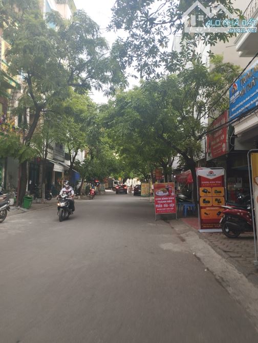 PHÂN LÔ VỈA HÈ VĂN QUÁN HÀ ĐÔNG - KINH DOANH - Ô CHỜ THANG MÁY Dt - 1