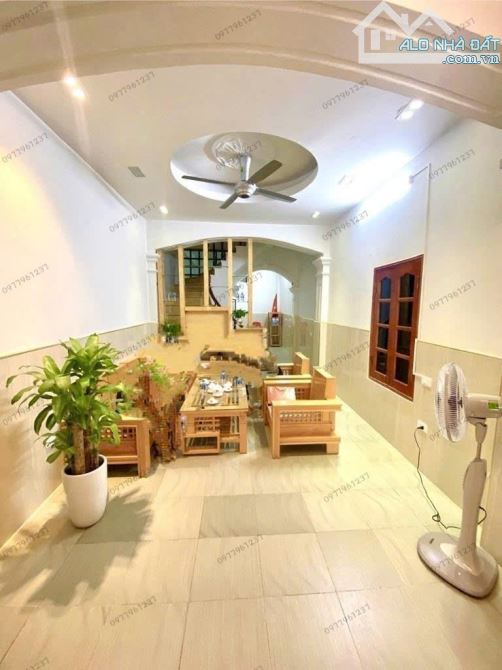 BÁN NHÀ XUÂN THỦY 42m2. LÔ GÓC 3 MẶT THOÁNG + MẶT NGÕ Ô TÔ - KINH DOANH TỐT - 1