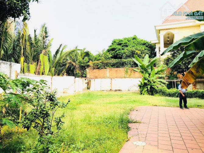 Bán Đất Biệt Thự Thảo Điền,Quận 2 DT:1500m2(33mx45m) Thổ Cư 1061m2-Giá 200 Triệu/m2 - 2
