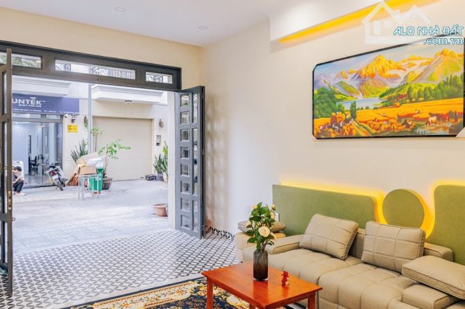 Bán nhà 5 tầng sát vách Gò Vấp- 65m2- Hẻm 8m có lề- Khu Phân lô ngã 4 ga- Hà Huy Giáp - 2