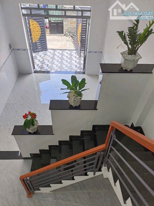 NHÀ 2 TẦNG ĐẸP LUNG LINH BÀ ĐIỂM HÓC MÔN. - 2