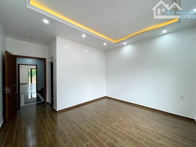 Nhà 4 tầng thang máy TĐC tuyến 3 Ngô Gia Tự - 79m2 ngang 4.5m - Đường 12m - 2