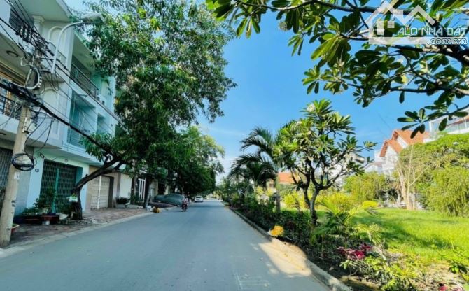 bán gấp đất MT view công viên đường 14m KDC Nam Long Quận 7 - DT: 4x20m - giá: 8.5 tỷ - 2