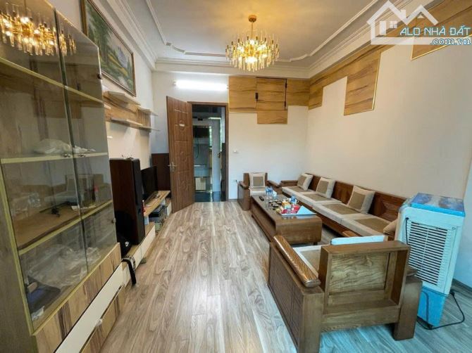Quá đẹp!!! Bán Nhà phố Nguyễn Chí Thanh Đống Đa 50m2 5 tầng mt 4.1m - 2