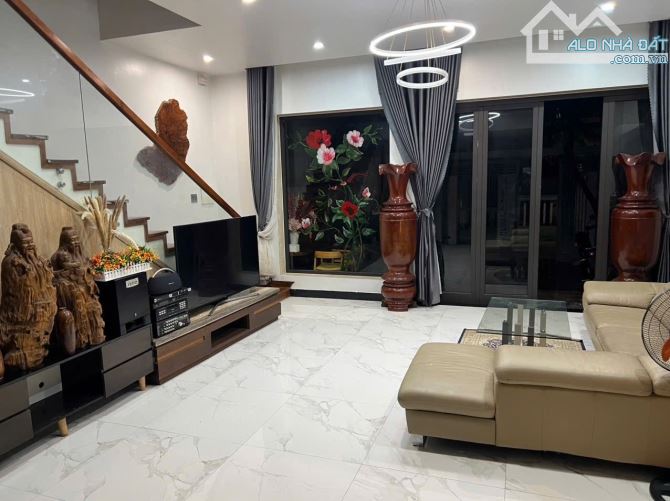 Siêu Phẩm 3 tầng, 150m2 (7x22) - Lê Hữu Trác - Oto đậu đỗ - 2